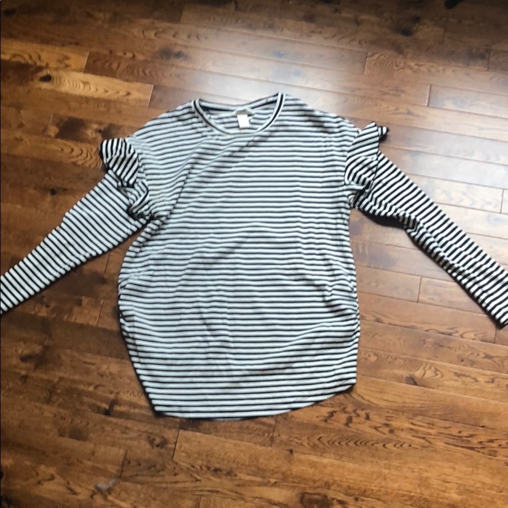 Black/White Striped H&M Maternity shirt